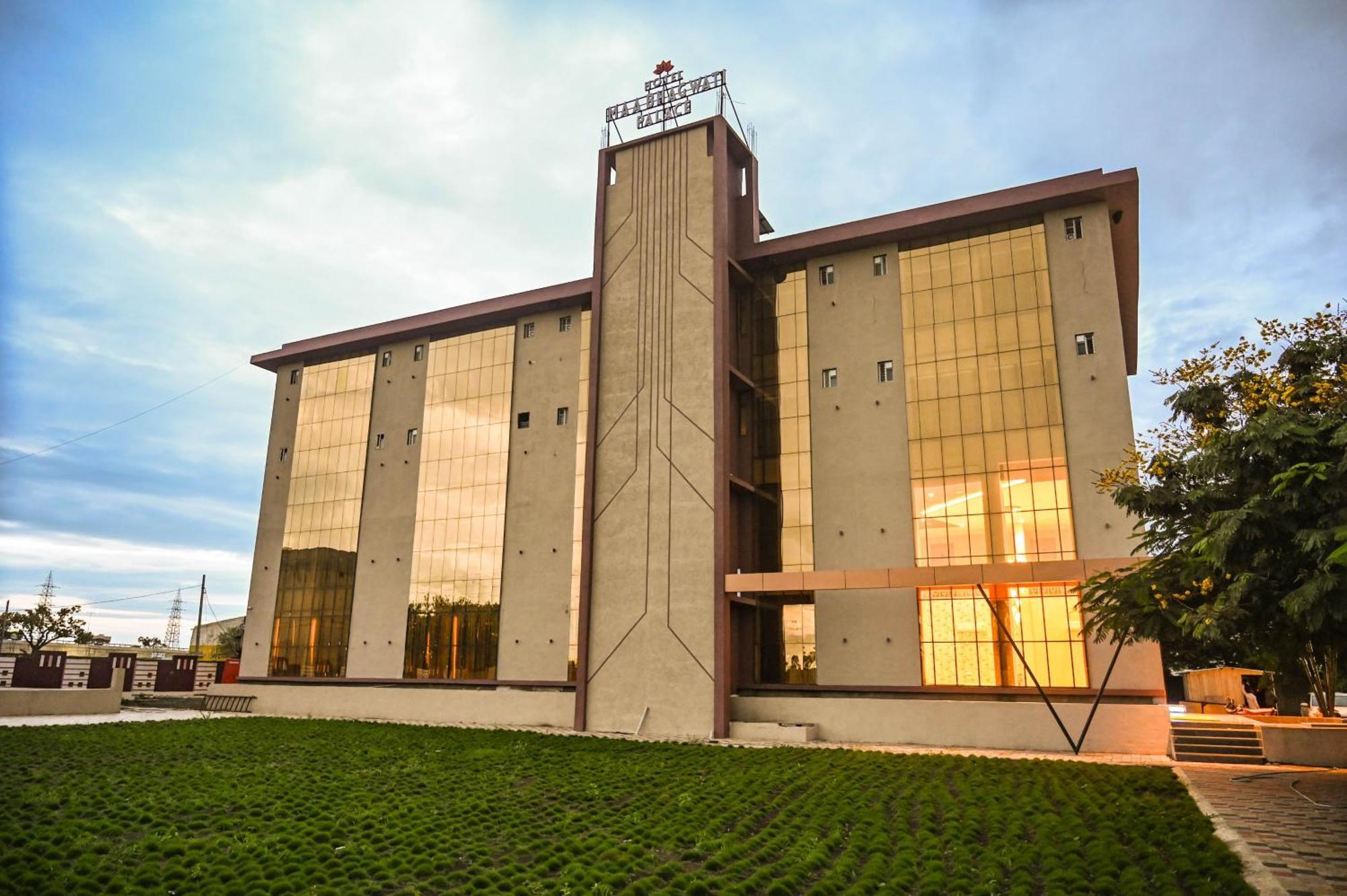 Hotel Maa Bhagwati Palace Khandwa Exterior photo