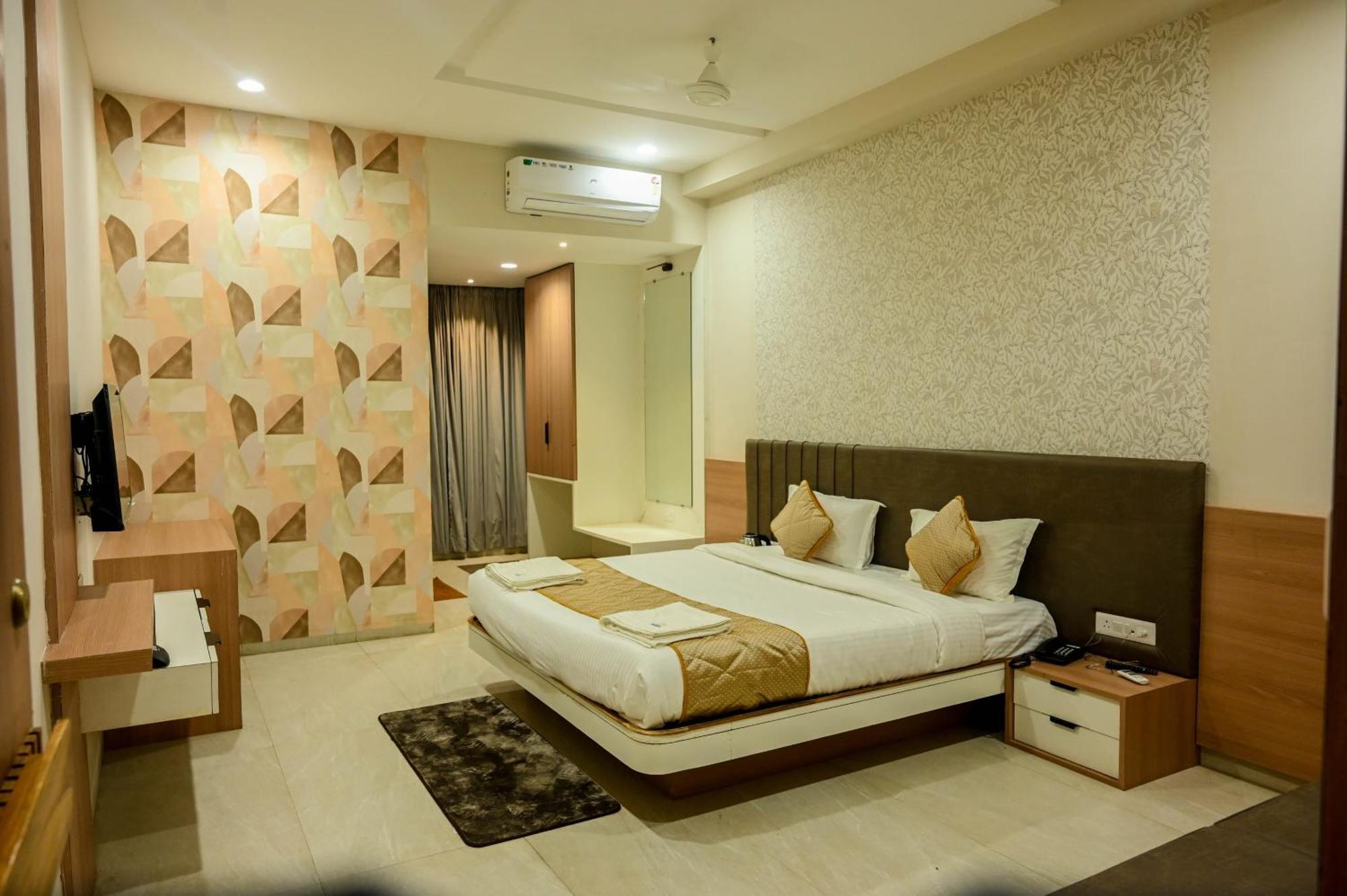 Hotel Maa Bhagwati Palace Khandwa Exterior photo