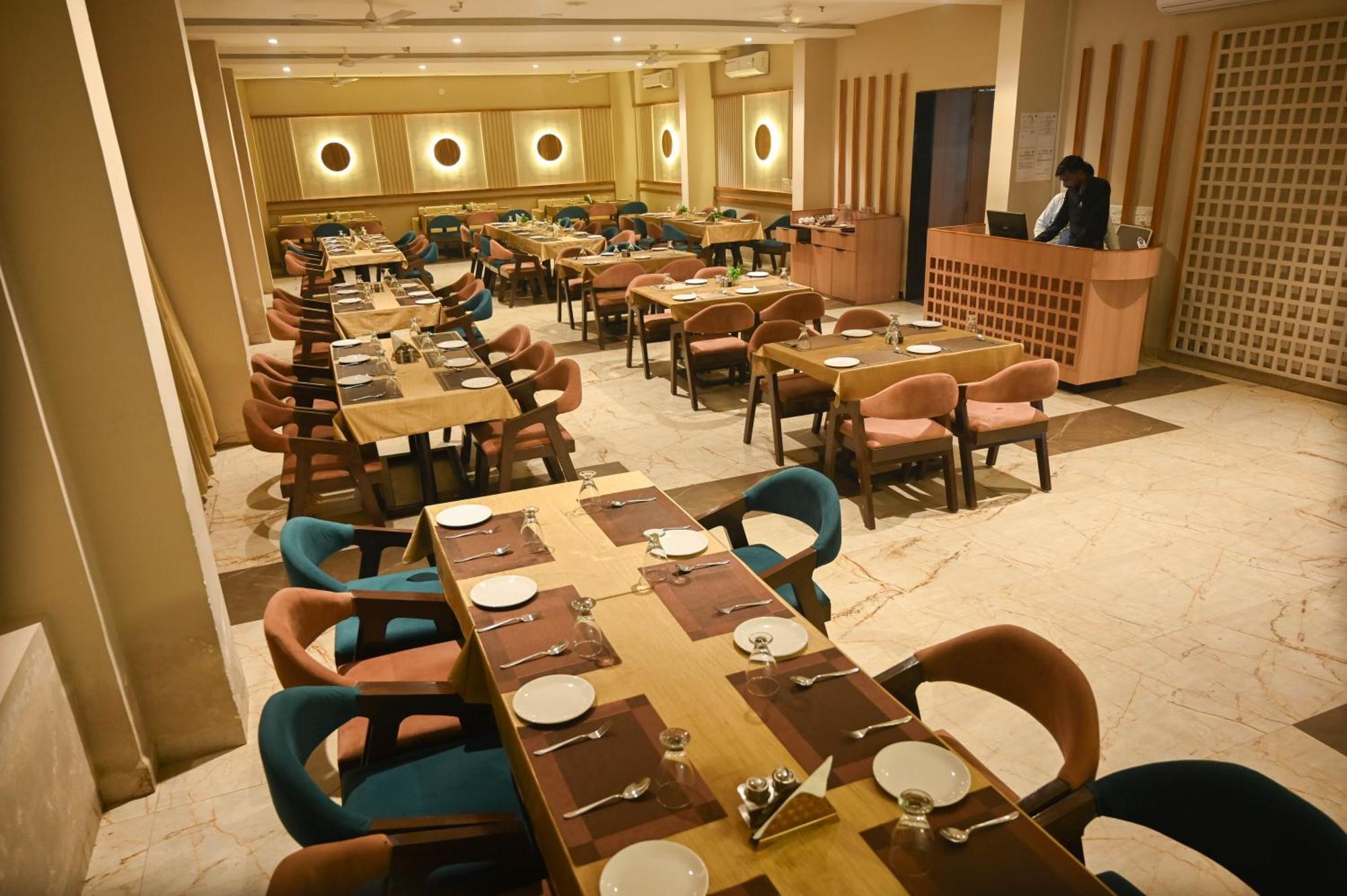 Hotel Maa Bhagwati Palace Khandwa Exterior photo